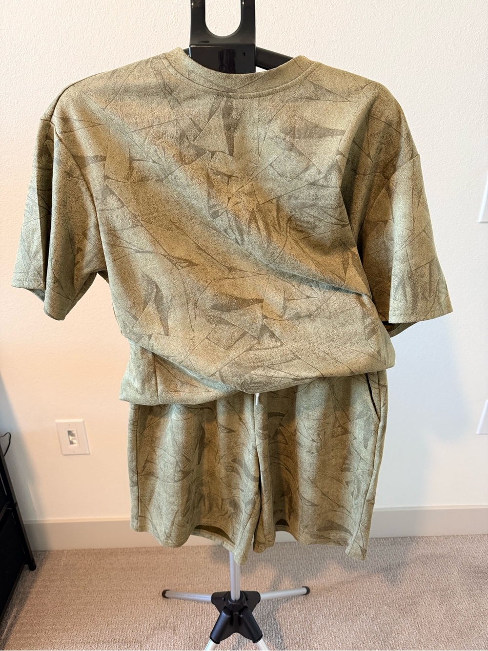 SHEIN Olive Green Drawstring Athletic Short outfit